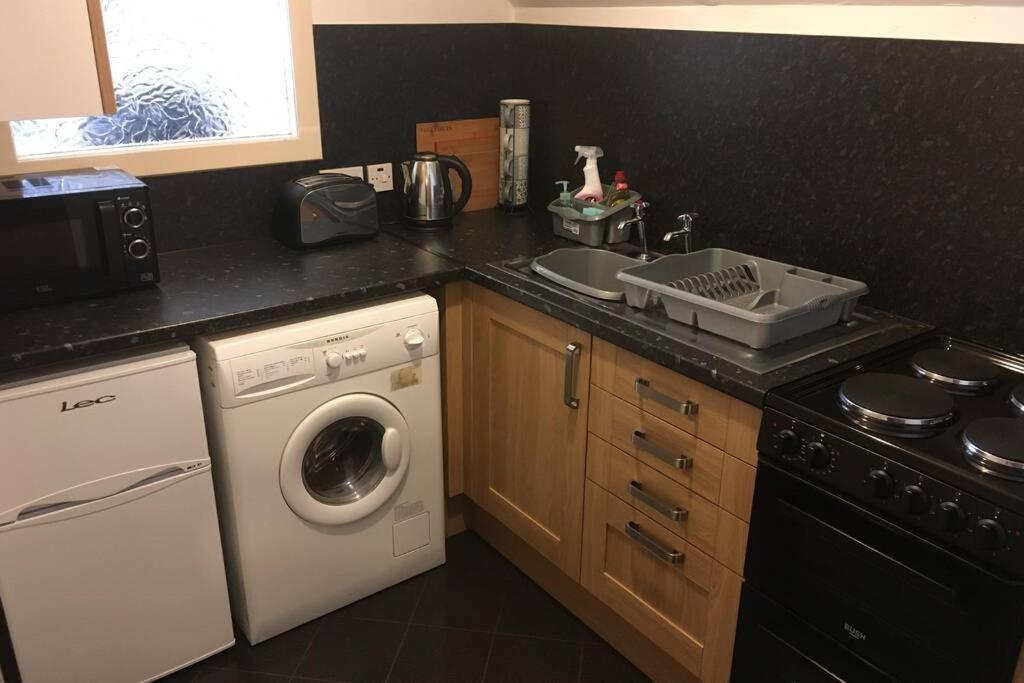 2 Bedroom Flat In Stornoway Town Centre ภายนอก รูปภาพ